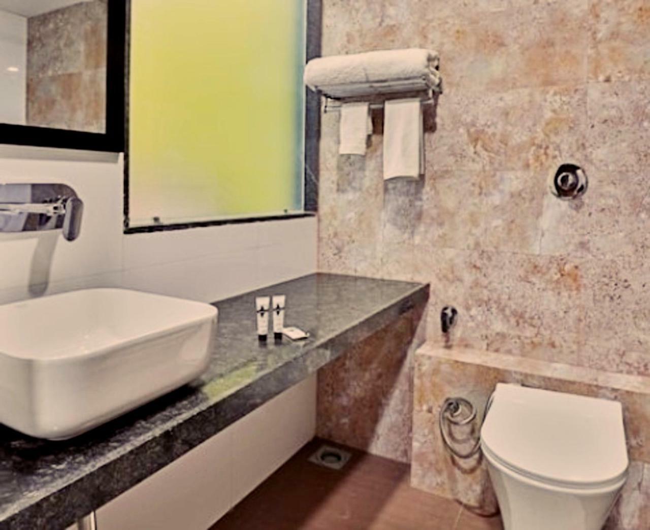 Genx Surat By 1589 Hotels Palsana  Exterior photo